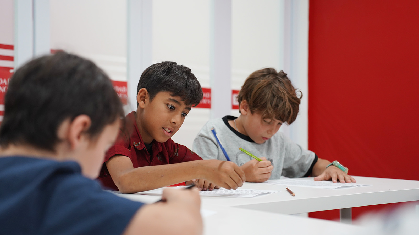 Children using Spanish during a creative Friday classroom activity